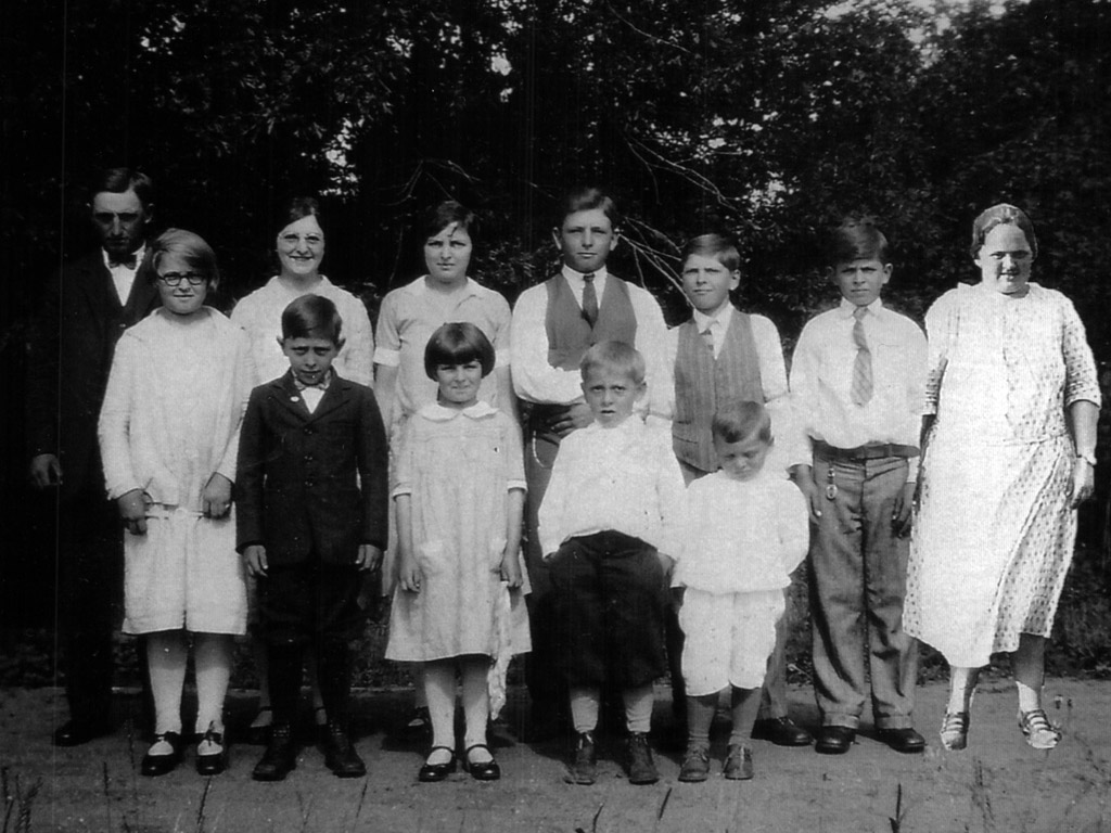 Ernest and Louise Joos children July 1929